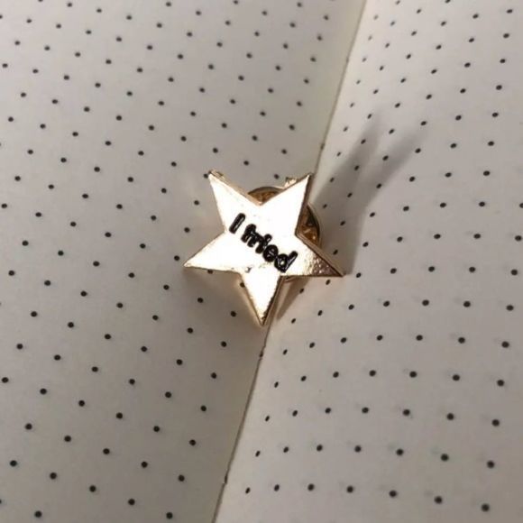 🚨🔜 F I N A L  S A L E 🔚🚨 Gold Star Pin - Picture 4 of 4